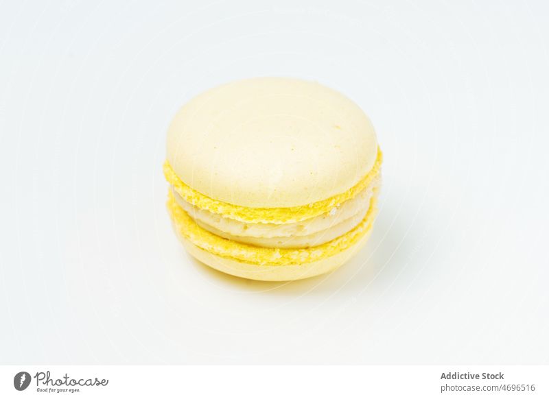 Zitronenmakrone mit Füllung auf dem Tisch Macaron Vanille weiß Dessert süß Konfekt Konditorei schwelgen Leckerbissen Lebensmittel Geschmack frisch geschmackvoll