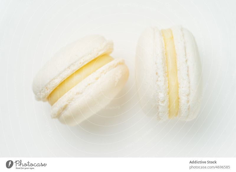 Vanillemakronen mit Füllung auf dem Tisch Macaron Dessert süß Konfekt Konditorei schwelgen Leckerbissen Lebensmittel Geschmack frisch geschmackvoll lecker