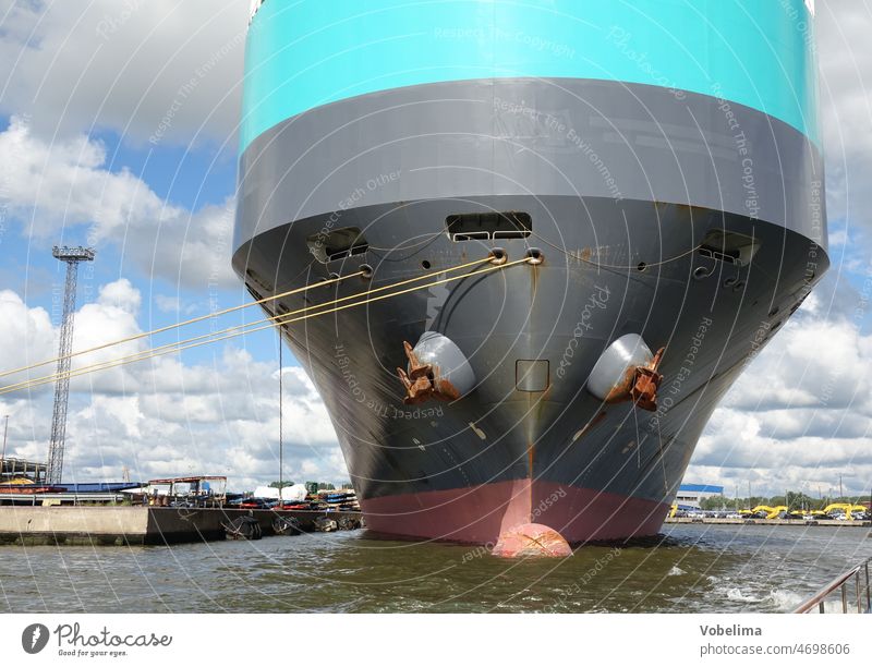 Frachtschiff anker bremen bremerhaven bug frachter hafen schifffahrt schiffsbug transport transportschiff frachtschiff