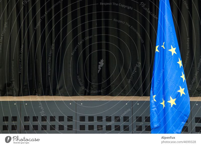 Bühne frei für Europa Europafahne Europäische Union Fahne Flagge Theater Menschenleer Politik & Staat EU Symbole & Metaphern Stern (Symbol) blau Farbfoto