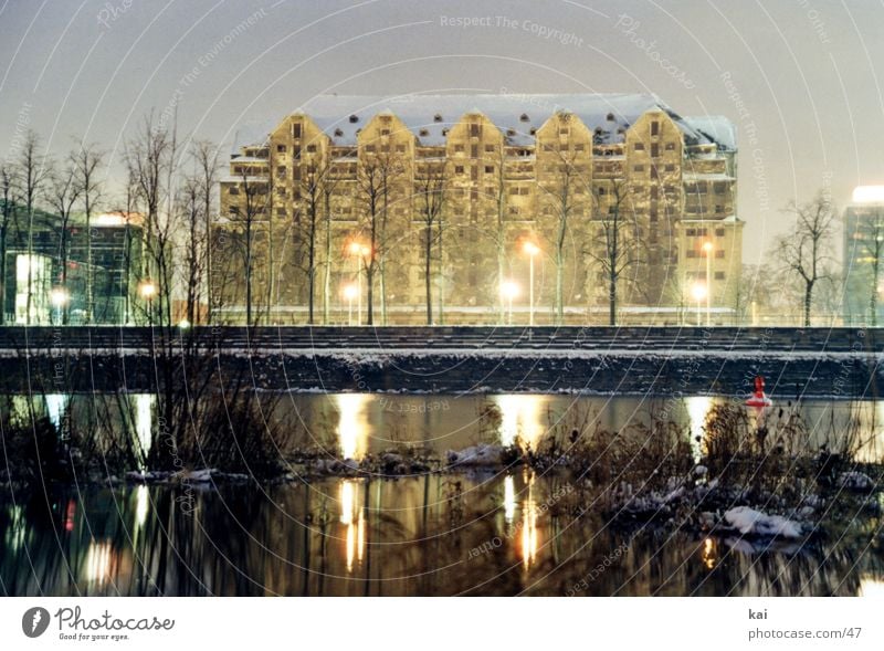 Sylvester2001 Mitternacht Dresden Nacht Elbe Terrassenufer Erlweinspeicher Elbufer Reflexion & Spiegelung Denkmal Denkmalschutz Lagerhaus historisch