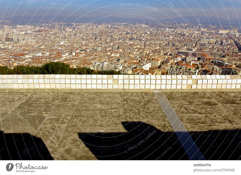 Marseille / Blick von Notre Dame de la Garde nach Nordosten alt altstadt ferien frankreich historisch kapelle kirche marseille mittelalter mittelmeer