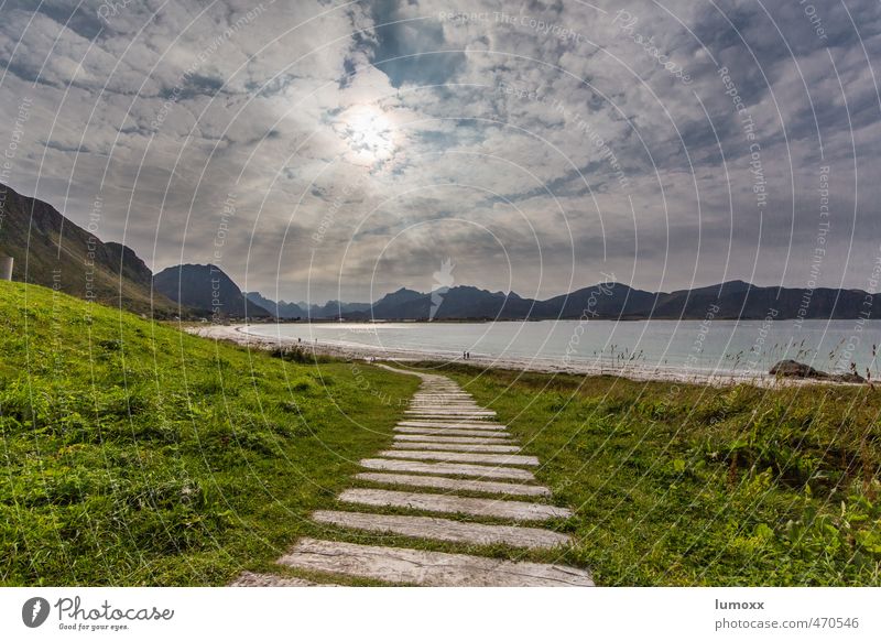 ramberg Umwelt Natur Landschaft Himmel Wolken Sonne Sonnenlicht Sommer Klima Wetter Gras Wellen Küste Strand Bucht Meer Polarmeer Norwegen entdecken