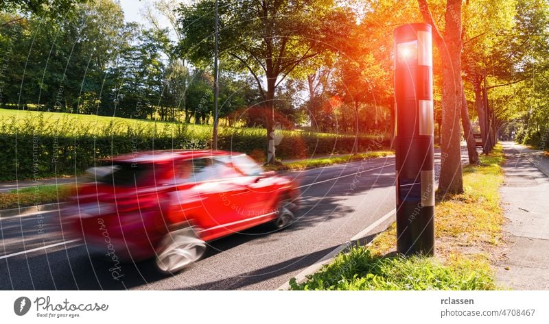 deutsche Geschwindigkeitskontrolle oder Autofalle Fotokamera Falle Kontrolle Radar Radarkamera Geschwindigkeitsbegrenzung blitzer Straße Verkehr Unfall