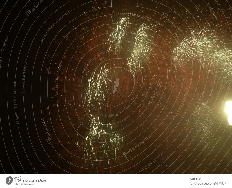 Feuerwerk. Licht dunkel Nacht Lampe Silvester u. Neujahr Oldenburg Himmel Pyrotechnik pyrotechniker Abend Gewitter silvesterraketen kramermarkt