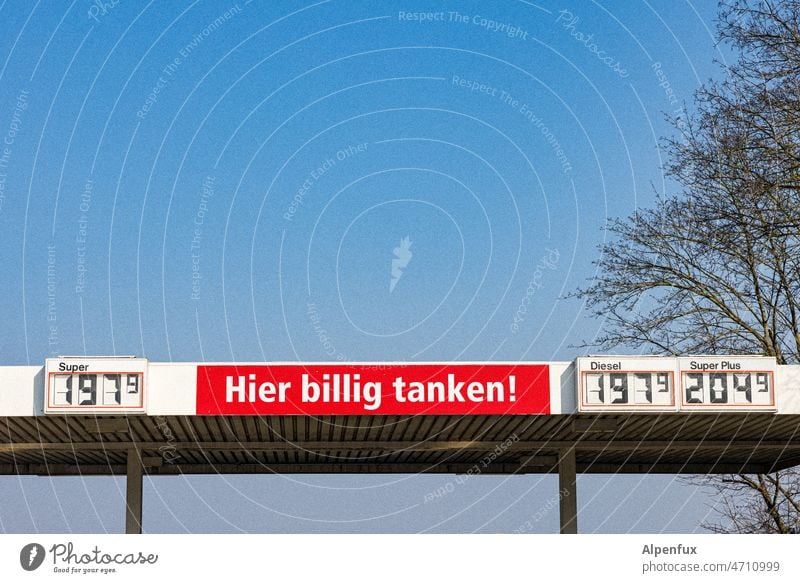 billig tanken ?!? energiekosten Benzin Diesel Energiewirtschaft Zapfsäule Rohstoffe & Kraftstoffe Erdöl Farbfoto Menschenleer Tankstelle Energiekrise Industrie