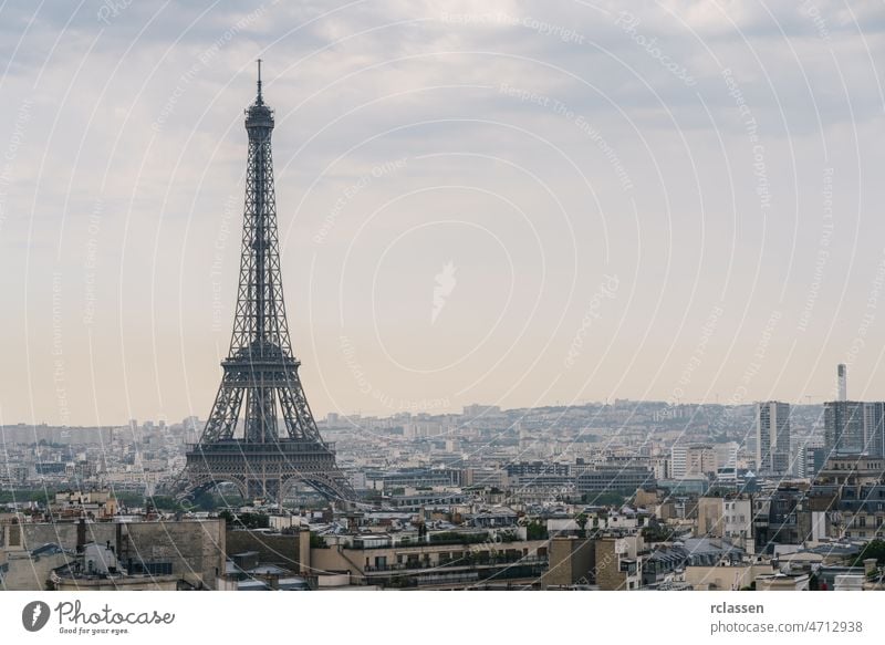 Pariser Eiffelturm mit Skyline Turm Wahrzeichen Frankreich klarer blauer Himmel Stadtbild Antenne Europa Altstadt Textfreiraum Verteidigung Sommer Seine Revier