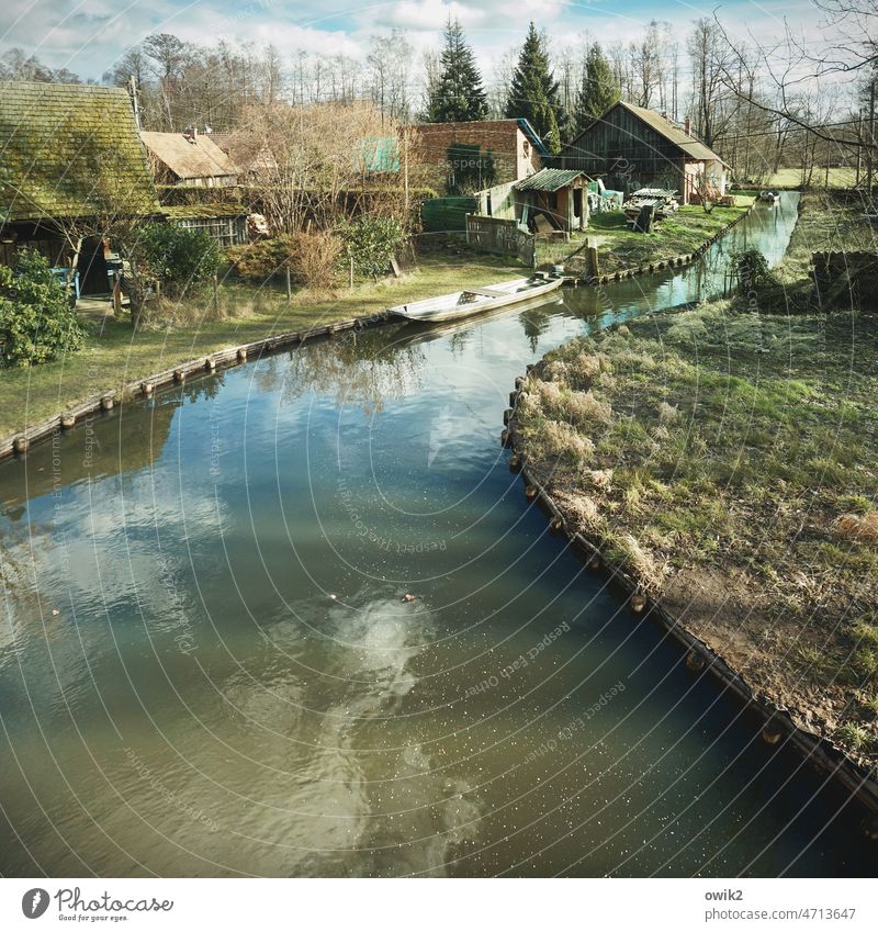 Ruhezone Lehde Spreewald Brandenburg Uferbefestigung Wasserspiegelung geheimnisvoll Reflexion & Spiegelung Wege & Pfade Gras Uferlinie Stromkabel Flussufer