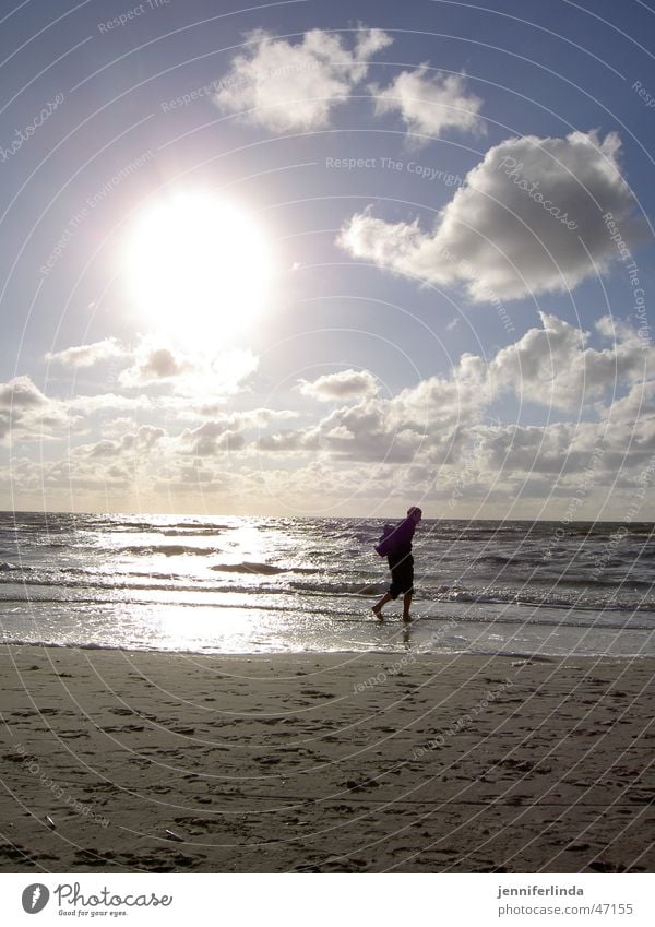 die Erleuchtung II - nicht interessiert? Illumination Strand Einsamkeit wandern Silhouette Nordsee Ferne