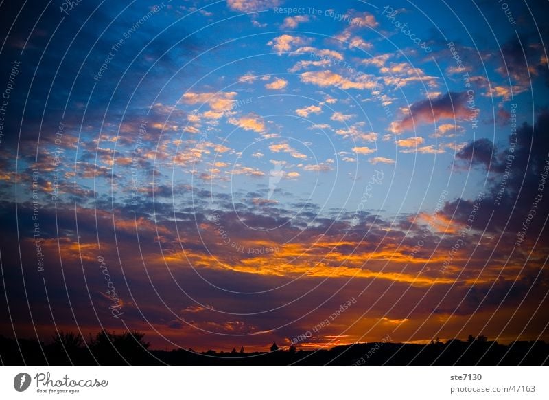 Blue ´n Red Wolken Sonnenuntergang Bretten Stimmung rot Haus blau