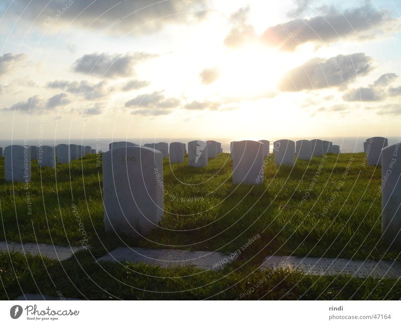 Soldaten-Friedhof Coronado Amerika Soldatenfriedhof Begräbnisstätte Sonnenuntergang San Diego County USA weisse grabsteine