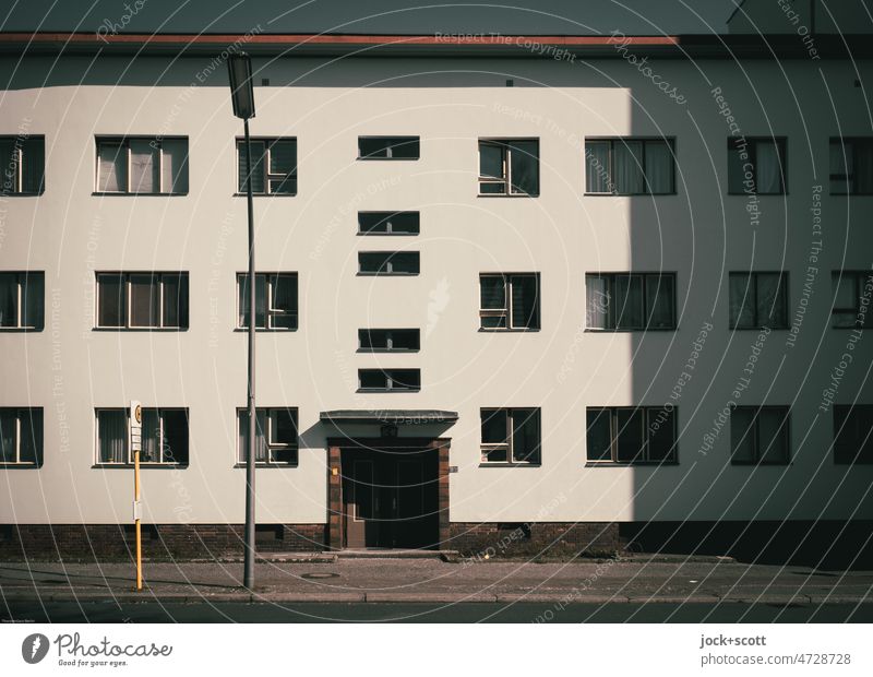 weiße moderne Fassade Architektur Klassische Moderne Schatten Moderne Architektur Kontrast Sonnenlicht Stil Umwelt Fenster Reinickendorf Berlin Weltkulturerbe