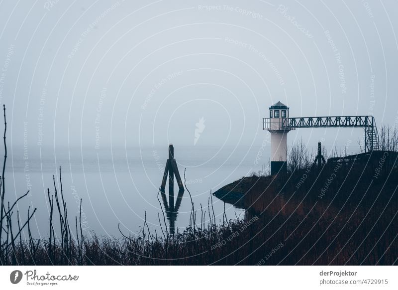 Leuchtturm (Vuurtoren Oostmahorn) in Friesland II Nebel standhaft Ferien & Urlaub & Reisen Tourismus Ausflug Ferne Umwelt Lebensfreude Außenaufnahme