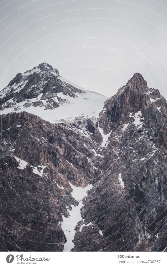 Schneebedeckte Bergspitze Klima Alpen Wolken kalt Winter Gipfel Schneebedeckte Gipfel Felsen Berge Berge u. Gebirge Österreich salzburg Salzburger Land alpen