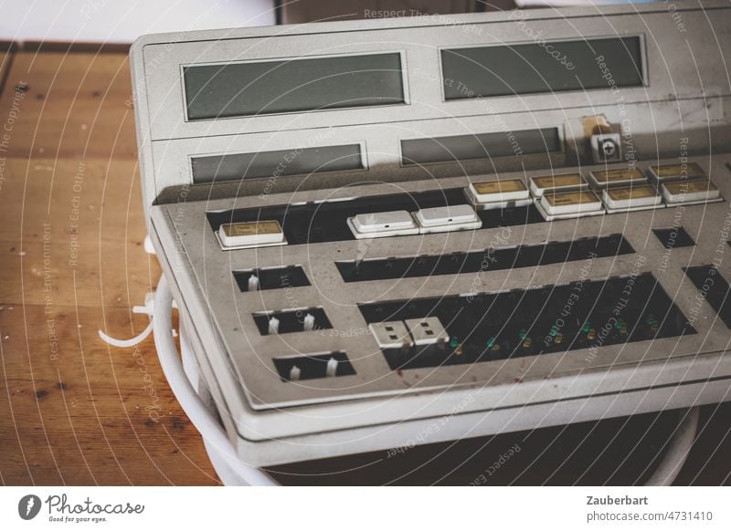 Alte Tastatur einer Telefonanlage alt Schrott elektrisch Elektronik Technik & Technologie elektronisch Elektrotechnik u. Elektronik Elektromonteur Kabel