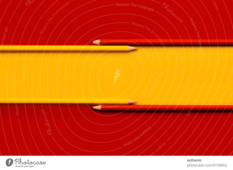 Spanische Flagge mit gelben und roten Bleistiften spanische Flagge Spanien Welt Zustand Europa abstrakt Zeichen Symbol national Farbstifte Bildung Kinder