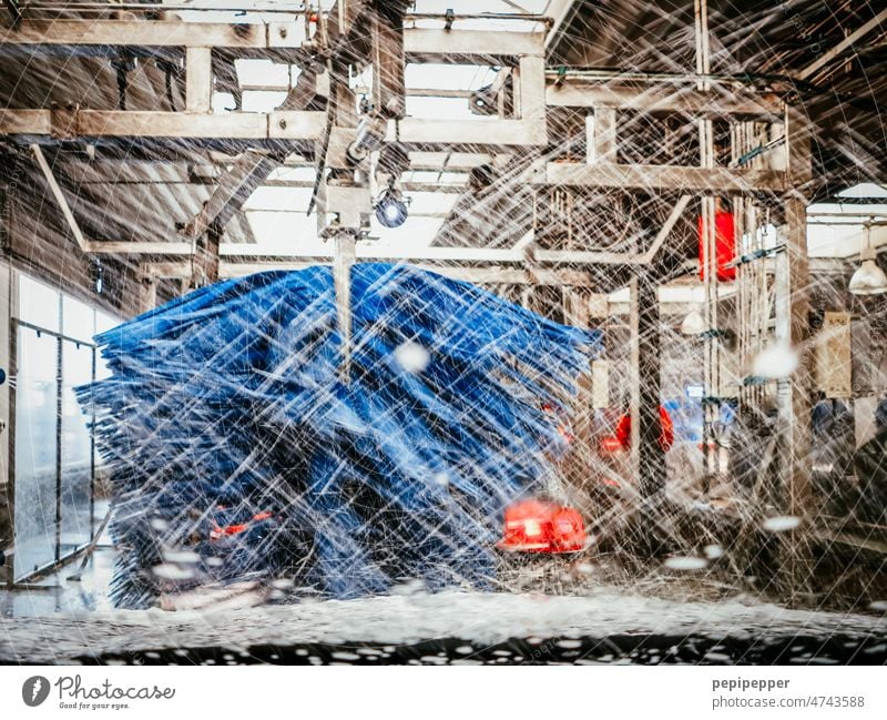 Car Wash Autowaschanlage Autowaschstraße autowaschen PKW Fahrzeug Verkehr Waschen Reinigen Wasser Wassertropfen Autowäsche Sauberkeit nass dreckig schäumen