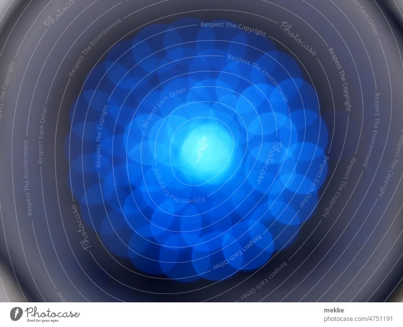 Kaleidoskop einer blauen LED Lampe Licht Muster Beleuchtung Reflexion & Spiegelung Strukturen & Formen Lichterscheinung abstrakt Experiment Unschärfe Kreise