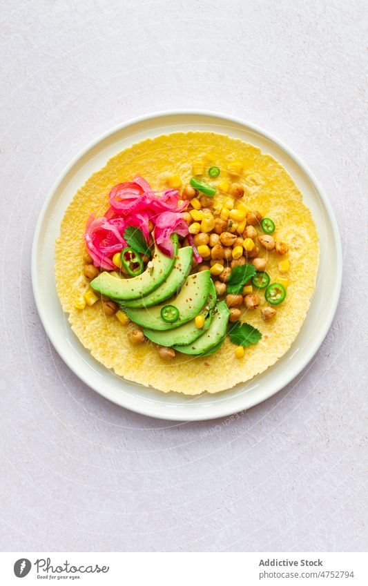 Frische Tortillas mit verschiedenen Toppings Taco mexikanisch Brotbelag Avocado Kichererbsen traditionell Lebensmittel Küche kulinarisch Bestandteil Ernährung