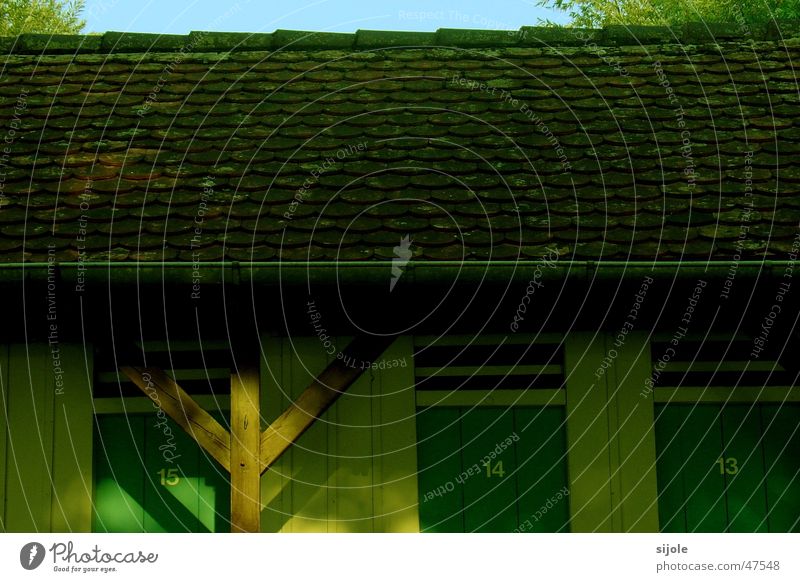 Kabinen grün Ziegeldach Backstein Dach Badeort Umkleideraum Insel Reichenau Sommer Führerhaus alt Tür