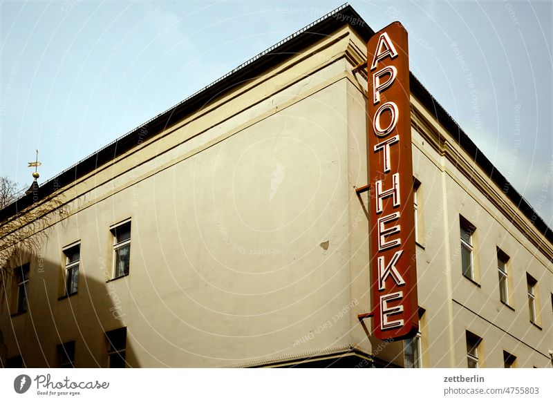 Apotheke apotheke außenwerbung berlin deutschland fassade fenster gebäude hauptstadt haus kirche kirchturm leben reise reklame skyline spandau stadtbezirk