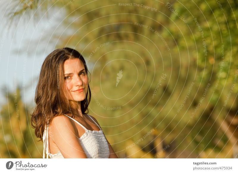 I LIKE YOUR SMILE Wasserfahrzeug ruhig deutlich Wolkenloser Himmel Küste Kroatien fließen Idylle Landschaft Aussicht Berge u. Gebirge Natur Postkarte Fluss