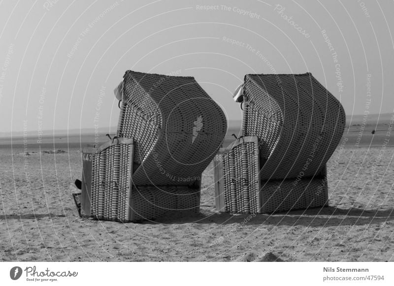 Strandkorb See Meer Föhr Wasser Schwarzweißfoto paarweise