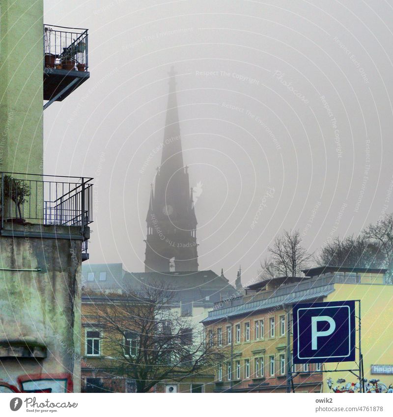 Schon spät Dresden Kirche Sehenswürdigkeit Kirchturm Lutherkirche Protestantismus Historische Bauten Religion & Glaube oben hoch historisch groß alt Gebäude