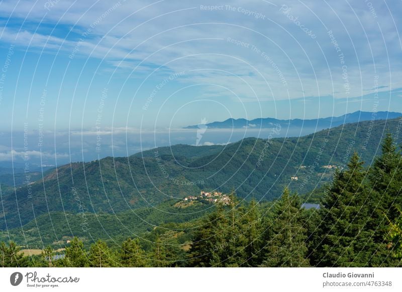 Blick auf die Alpi Apuane von Foce Carpinelli, Toskana Carrara Europa Garfagnana Italien Lunigiana Massa Farbe Hügel Landschaft Berge u. Gebirge Natur im Freien