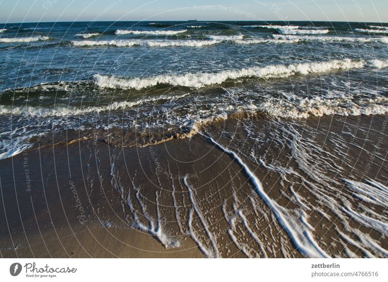 Brandung an der Ostseeküste himmel horizont landschaft mecklenburg-vorpommern meer mönchgut rügen strand wasser welle winter ostsee ostseeküste brandung wellen