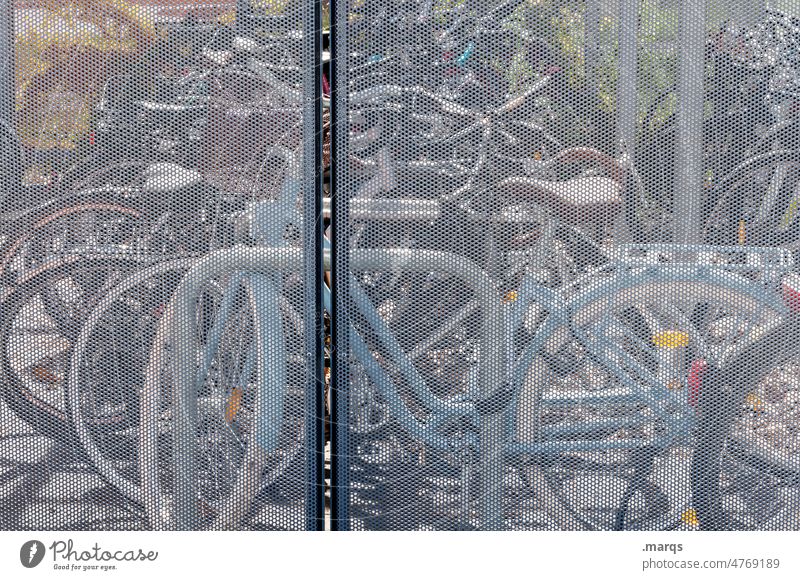 Fahrradparkplatz fahrradparkplatz verkehrswende stellplatz parken voll verkehrsmittel fahrradstellplatz Mobilität Diebstahlsicherung abschließen parkmöglichkeit