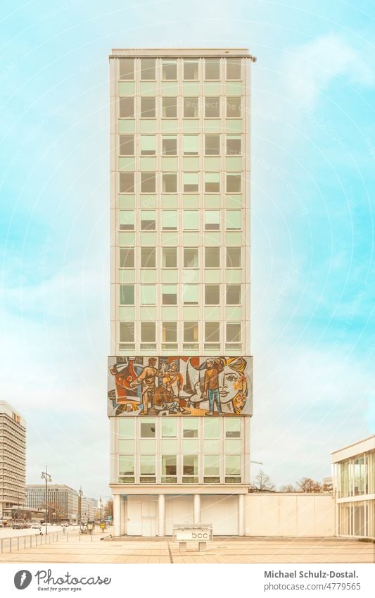 Bunt ornamentierte Seitenfassade des Haus des Lehrers berlin straße licht DEKO ELEGANZ ENG FASSADE FLUCHTPUNKT FOTOKUNST GEBäUDE HöHE KLAR KOMPLEX LINIE MITTE