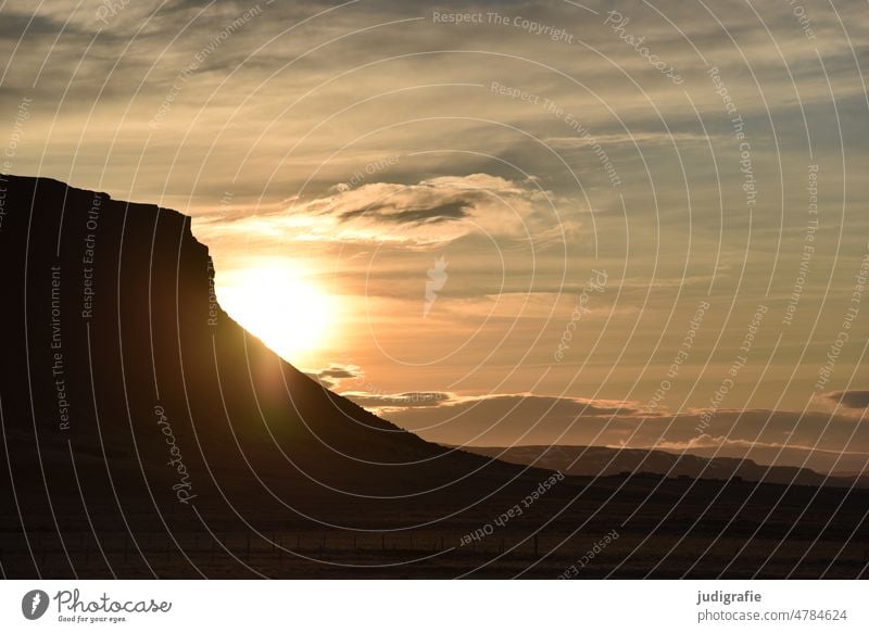 Island Himmel Landschaft Natur Sonnenuntergang Sonnenaufgang Dämmerung Abend Nacht Wolken orange Licht gelb Sonnenlicht Berge u. Gebirge Fjord