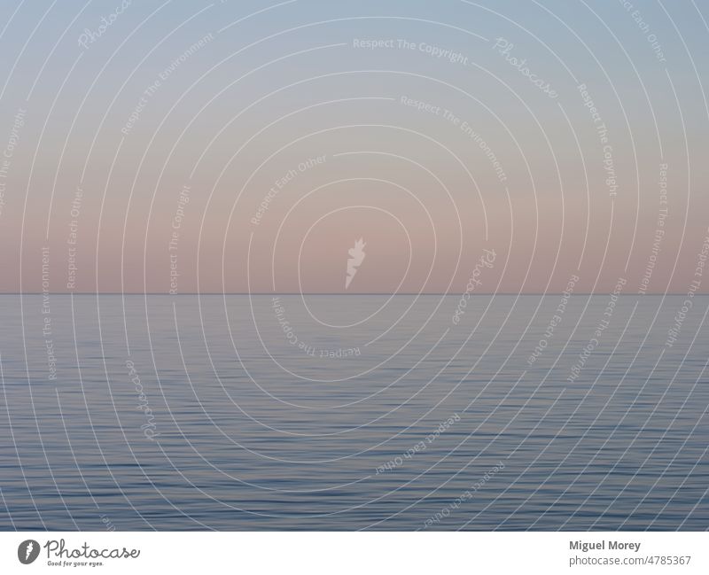 Roter Sonnenuntergang mit ruhigem Meer im Mittelmeer rot Windstille MEER mediterran Sonnenuntergangshimmel ruhiges Meer