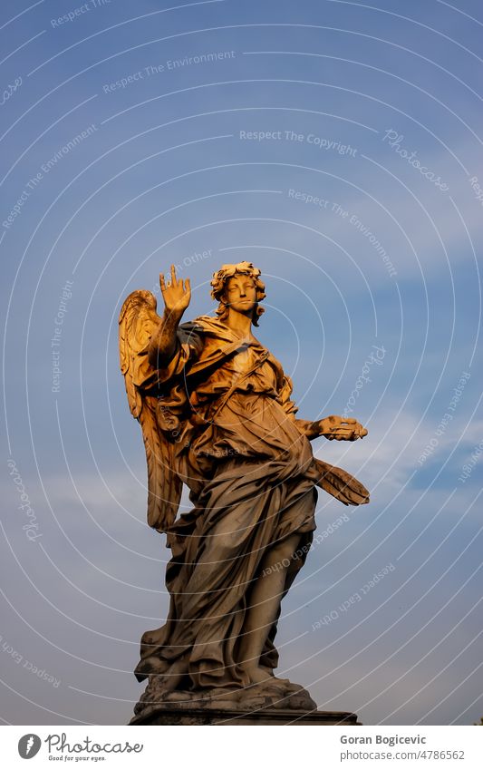 Engelsstatue auf der Ponte S. Angelo in Rom, Italien Italienisch Himmel Architektur schön berühmt Denkmal im Freien Brücke historisch Außenseite Römer friedlich