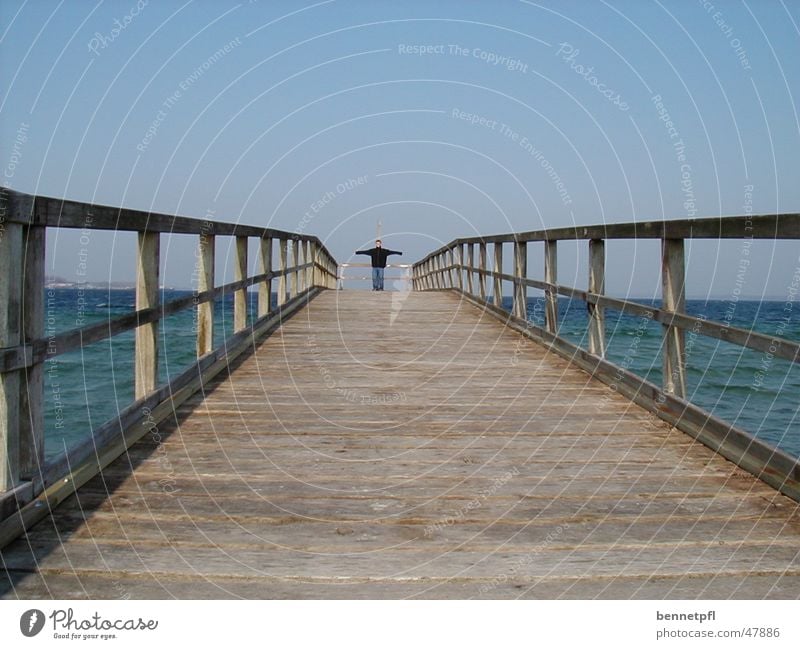 Freiheit Meer See Aussicht Steg Gefühle arme ausbreiten matthias nitsch Wege & Pfade Ostsee