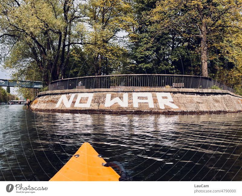 No War Frieden Krieg Ukraine Hoffnung Solidarität Friedenswunsch Ukrainekrieg Peace Freiheit Symbole & Metaphern protestieren Protest demonstrieren Meinung