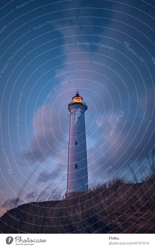 Leuchtturm "Lyngvig Fyr" an der dänischen Küste Nordsee Dänemark maritim Düne Meer Küstenlandschaft Bauwerk Landschaft Wahrzeichen Jütland Sonnenaufgang