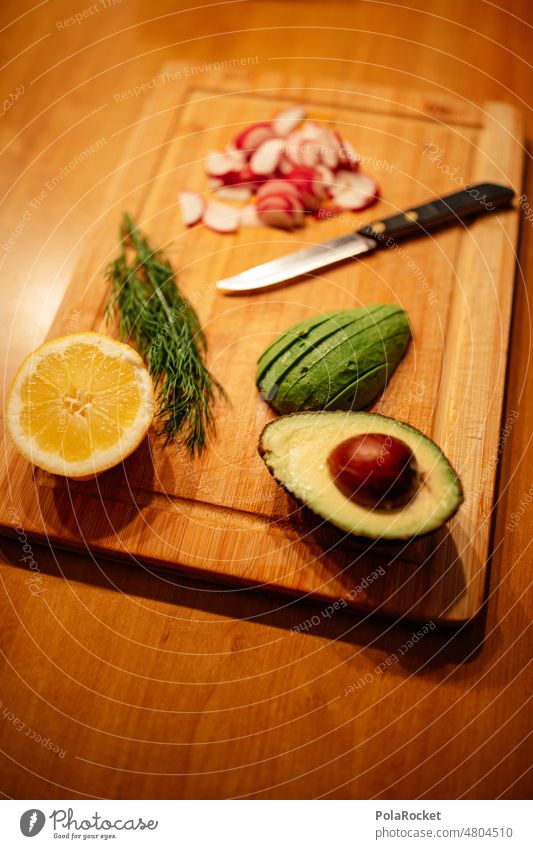 #A0# Radieschensuppe mit Avocado und Dill Messer lecker Essen Essen zubereiten Vegane Ernährung vegan basisch Vegetarische Ernährung vegetarisch Farbfoto