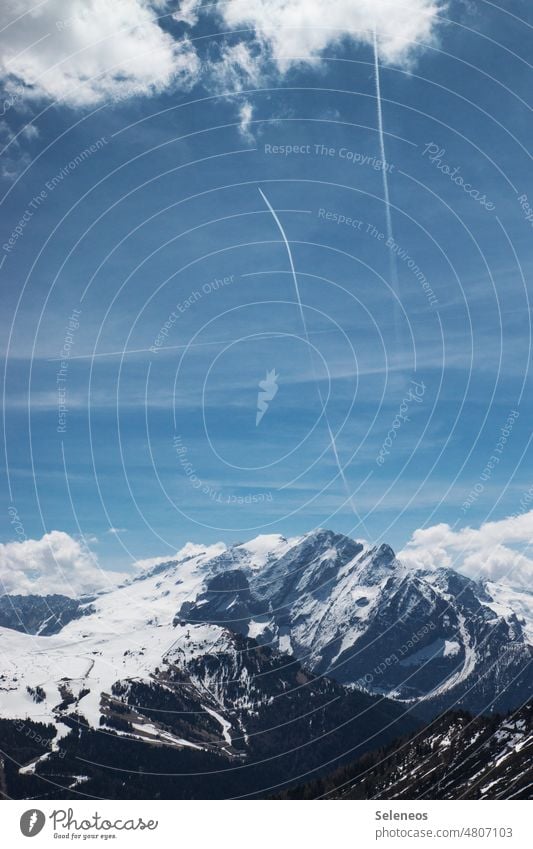 Schöne Aussicht Berge u. Gebirge Alpen Horizont Himmel Wolken Schnee blau Außenaufnahme Natur Landschaft Farbfoto Gipfel Ferne Schneebedeckte Gipfel Tag Winter