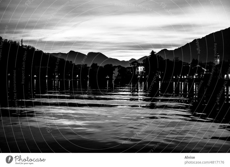 2021 12 30 Sonnenuntergang in Como am See 1 Dorf Landschaft Tourismus Natur Italien Europa Berge u. Gebirge Urlaub reisen Panorama Ausflugsziel Wasser schön