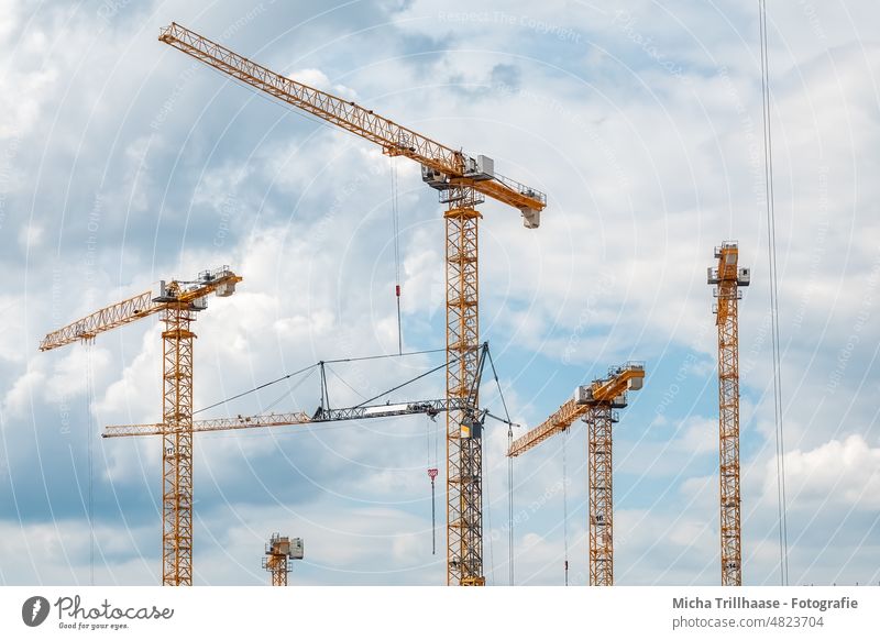 Baustellenkräne Kräne Großbaustelle Baugewerbe Industrie Handwerk bauen Kran Arbeit & Erwerbstätigkeit Wirtschaft Technik & Technologie Baumaschine Maschine