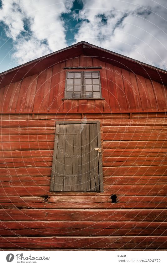 Blockhaus Haus authentisch rot Stimmung Einsamkeit Schweden Scheune Ferienhaus Kriminalroman Skandinavien Tür Fenster Friedlich Cover Titel Norden nordisch