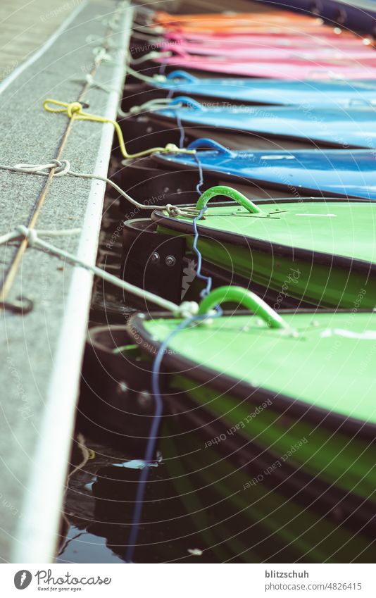 Tretboote warten auf Gäste tretboot wasser pedalo See Schwimmen & Baden Sommer Tourismus Wasserfahrzeug Ferien & Urlaub & Reisen Sommerurlaub Erfrischung