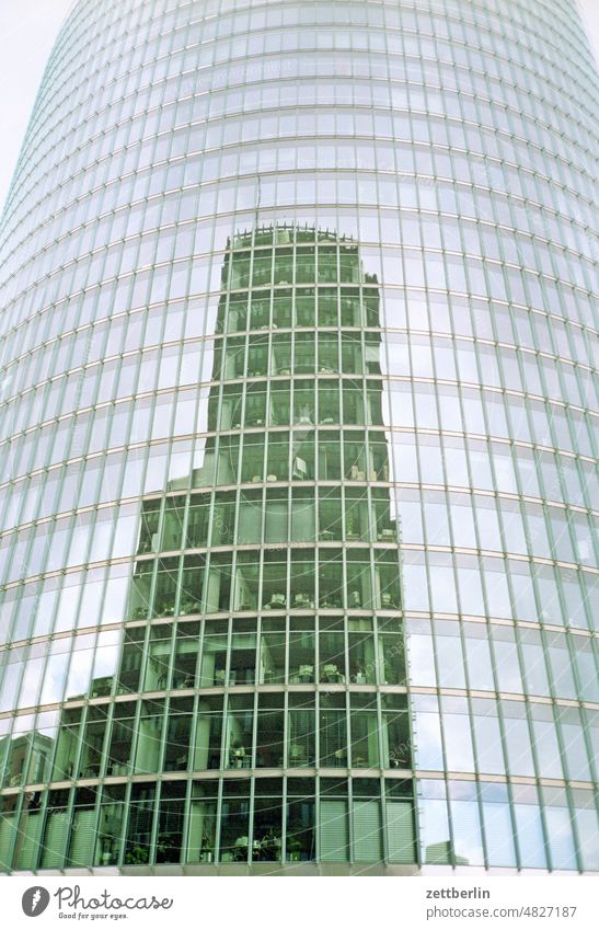 Potsdamer Platz mit DB-Tower berlin büro deutschland fassade fenster gebäude hauptstadt haus leben reise skyline stadtbezirk städtereise straßenfotografie