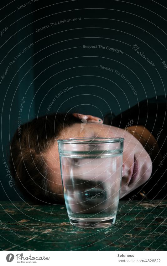 Durchblick Wasser Spiegelung Illusion Gesicht Auge Reflexion & Spiegelung Blick Porträt Surrealismus Reaktionen u. Effekte Irritation Experiment