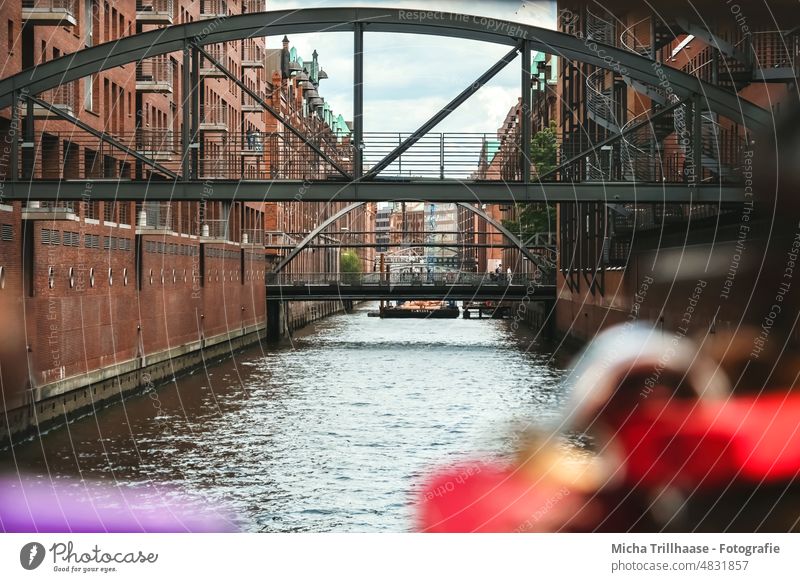 Speicherstadt Hamburg Fleet Gebäude Architektur Brücken Weltkulturerbe Backsteinfassade Stadt reisen Städtereise Alte Speicherstadt Urlaub historisch