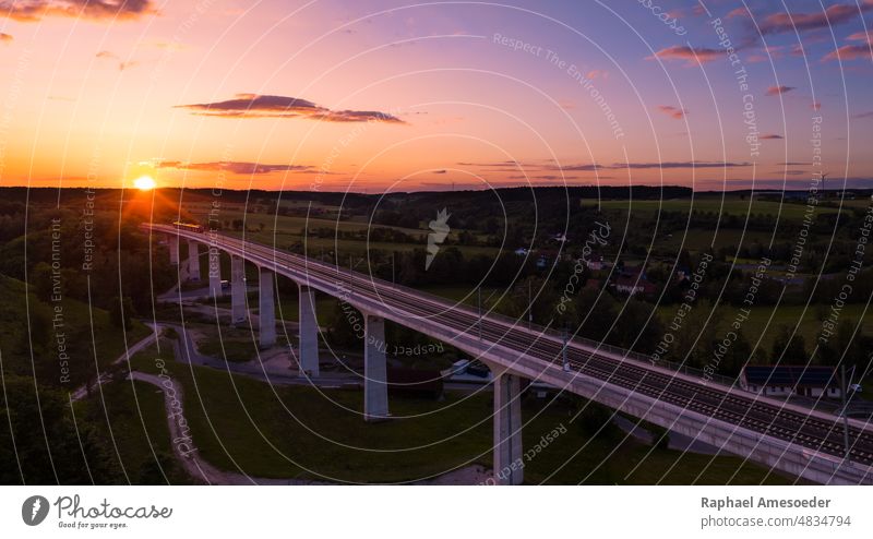 Luftaufnahme der Aurachtalbrücke bei Sonnenuntergang Architektur aurachtal Brücke Gebäude Cloud farbenfroh Beton Konstruktion Landschaft Kurve Europa Europäer