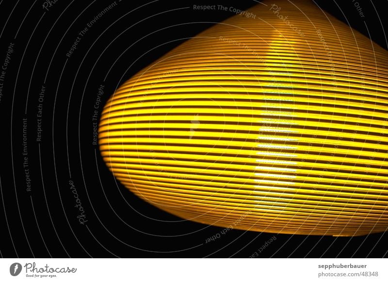 s.h.a.d.o.w. - ufo im anflug UFO Lampenschirm Licht gelb abstrakt Strukturen & Formen hell space Weltall