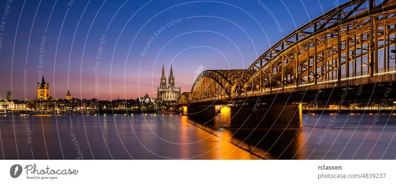 stadt köln mit kathedrale bei sonnenuntergang Köln Großstadt Kölner Dom Altstadt Kathedrale Sonnenuntergang Rhein Hohenzollern Deutschland dom Fluss Karneval